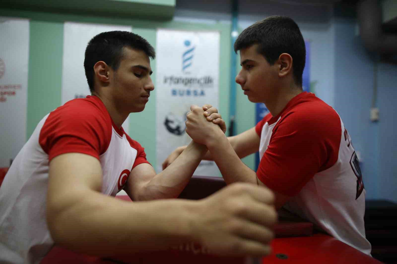 Avrupanın Bileğini Büken İkizler Dünya Şampiyonluğuna Hazırlanıyor