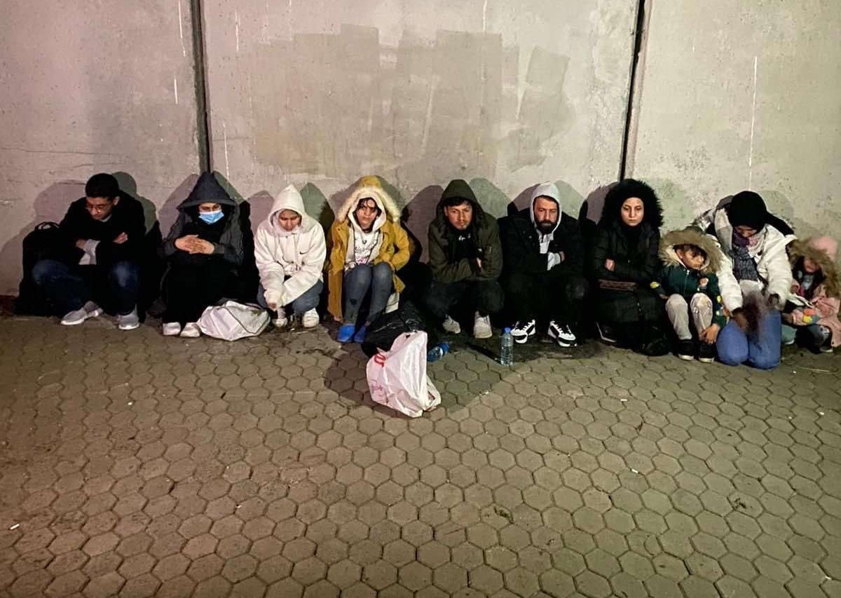 Edirnede 21 Kaçak Göçmen Ve 2 Organizatör Yakalandı