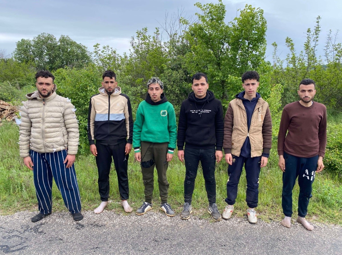 Edirnede 6 Kaçak Göçmen Jandarmadan Kaçamadı
