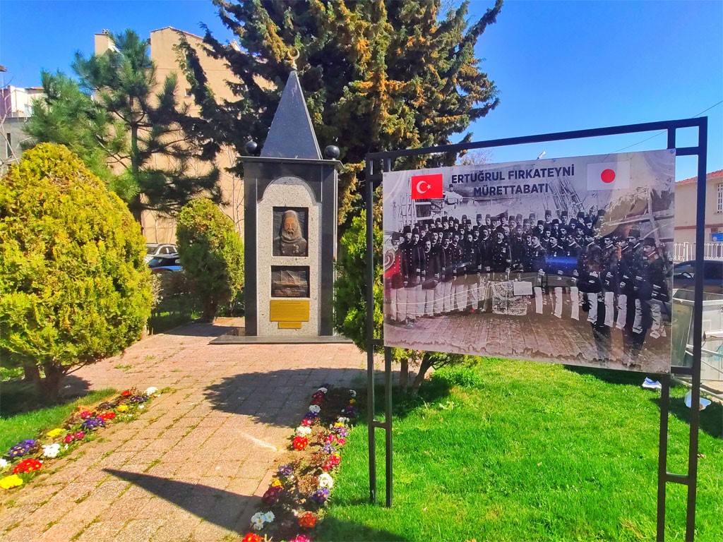 Japonyada 527 Osmanlı Mürettebatı Ölmüştü: Tekirdağdaki Anıta Türk-Japon Bayrakları Asıldı