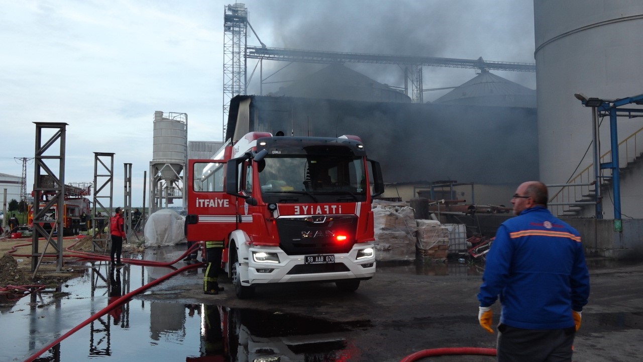 Kırklarelinde Atık Yağ Fabrikasındaki Yangın Kontrol Altına Alındı