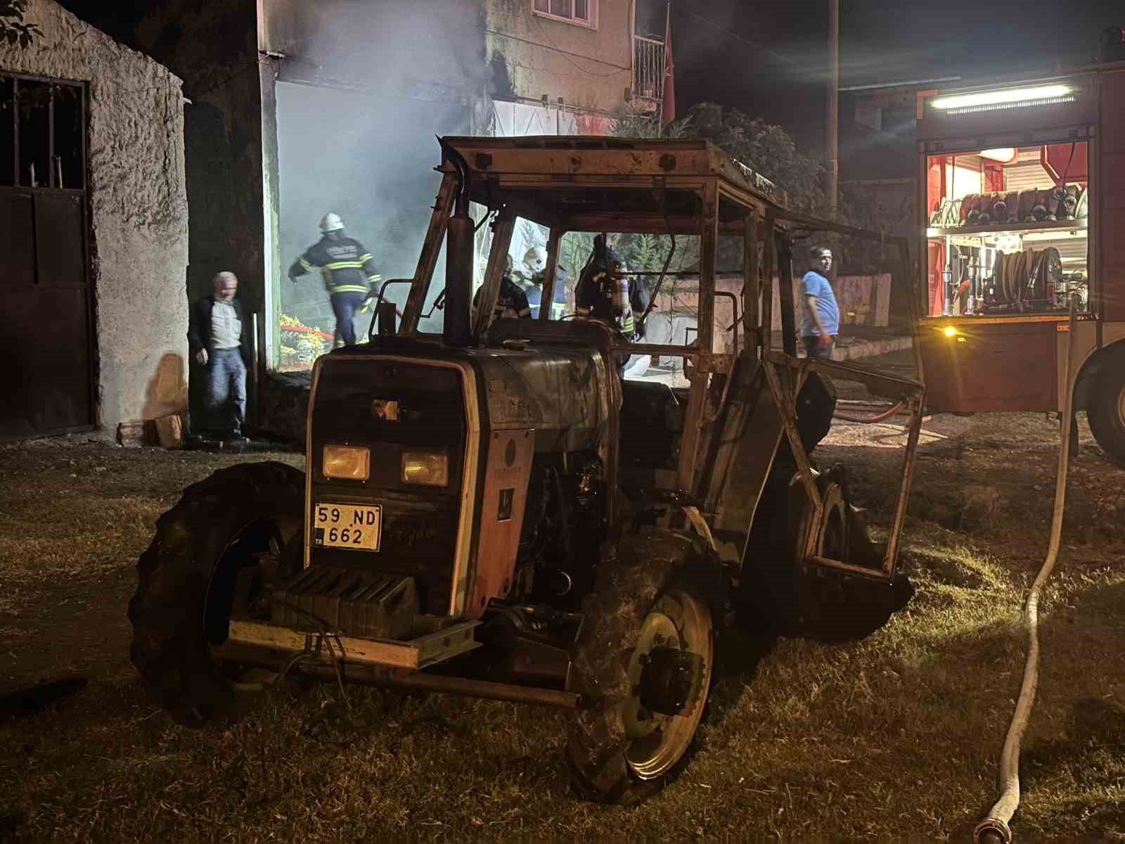 Tekirdağda Saman Deposunda Yangın: 4 Yaralı