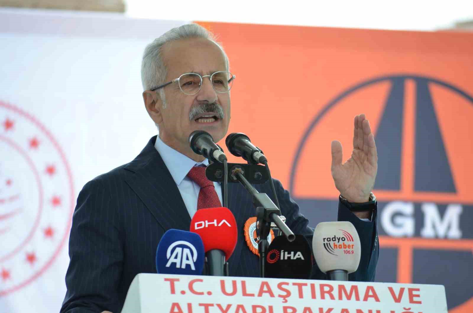 Bakan Uraloğlu, Hızlı Tren Çalışmalarında Son Durumu Aktardı