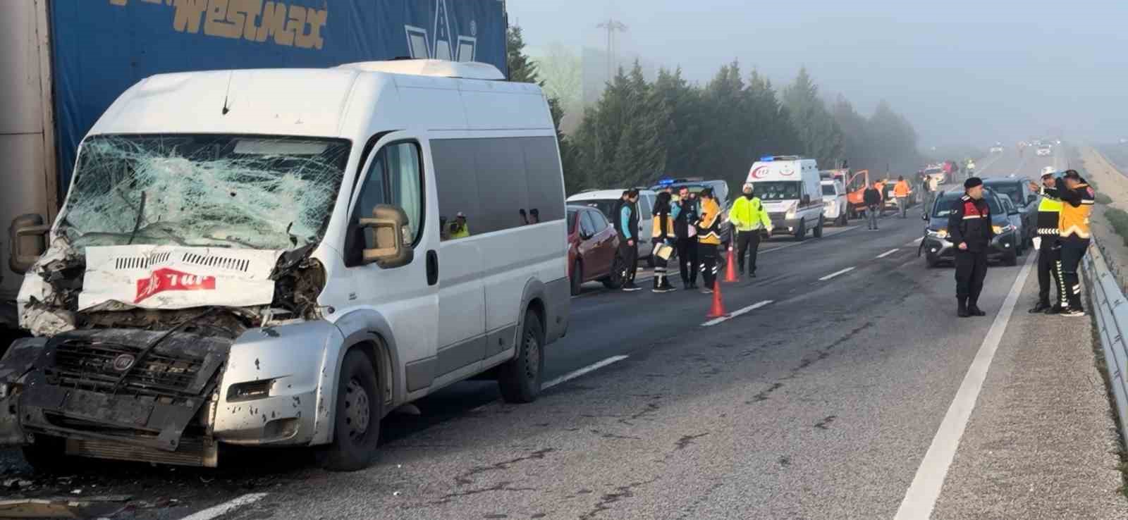 Edirnede 10 Araçlı Zincirleme Kaza: 5 Yaralı