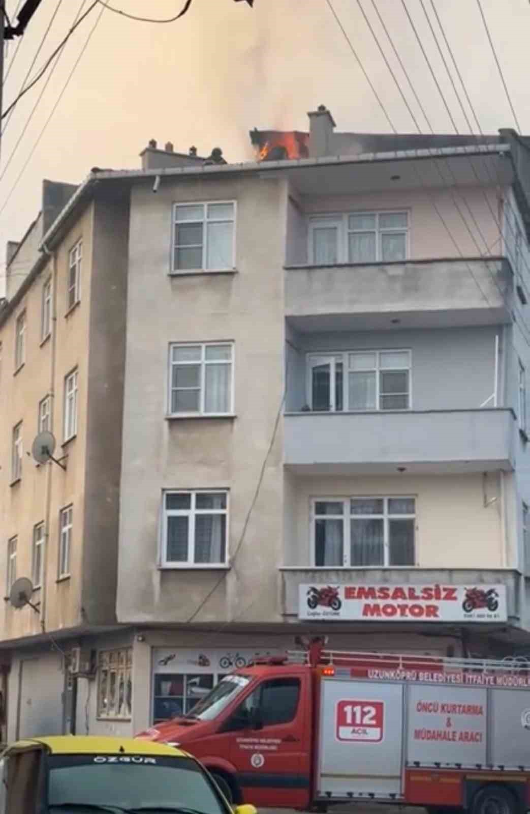 Edirnede Çatı Yangını Paniğe Neden Oldu