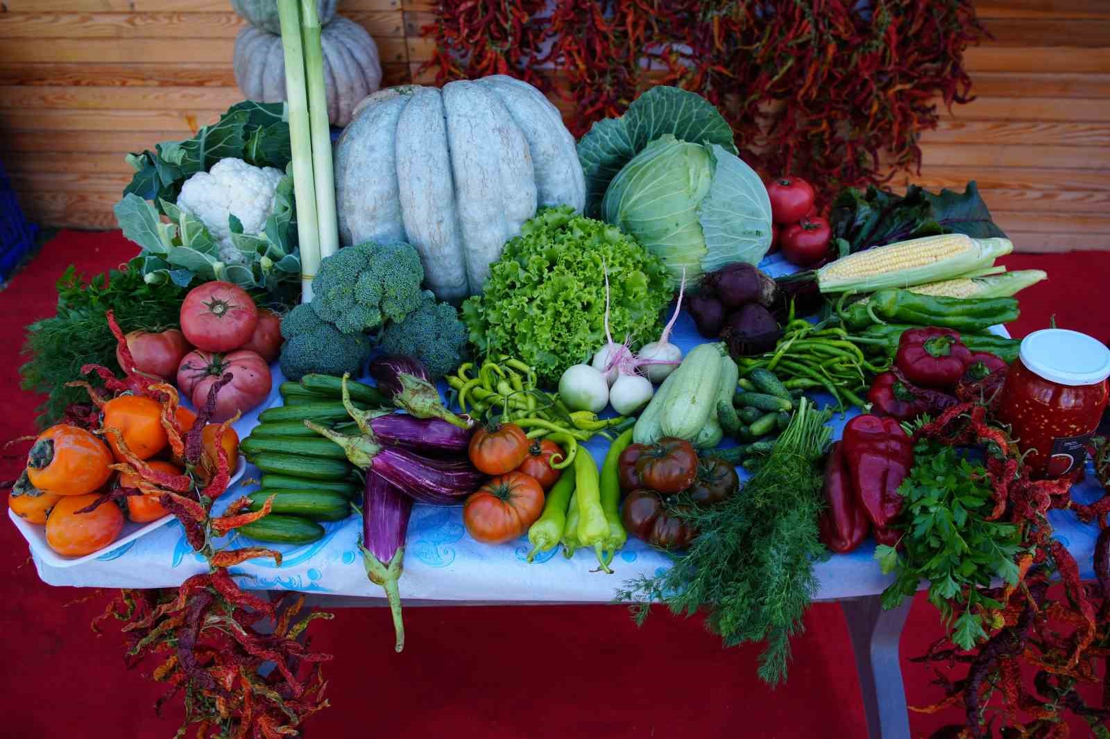 Edirneli Üreticiler Ata Tohumundan Ürettikleri Ürünleri Millet Bahçesinde Satışa Sunuyor