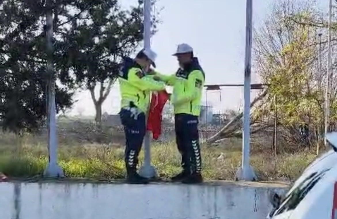 Hayrabolu Jandarmasının Bayrak Hassasiyeti Duygulandırdı