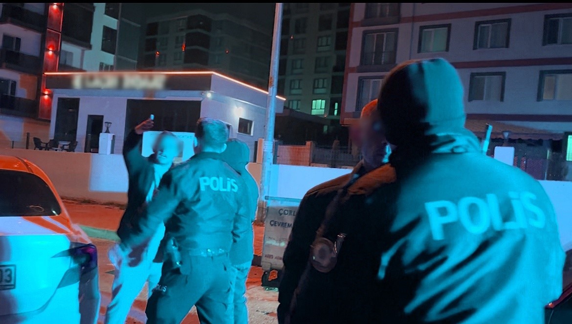 Polise Yakalanan Alkollü Sürücüden Muhabire Tepki: O Telefonu Kırarım