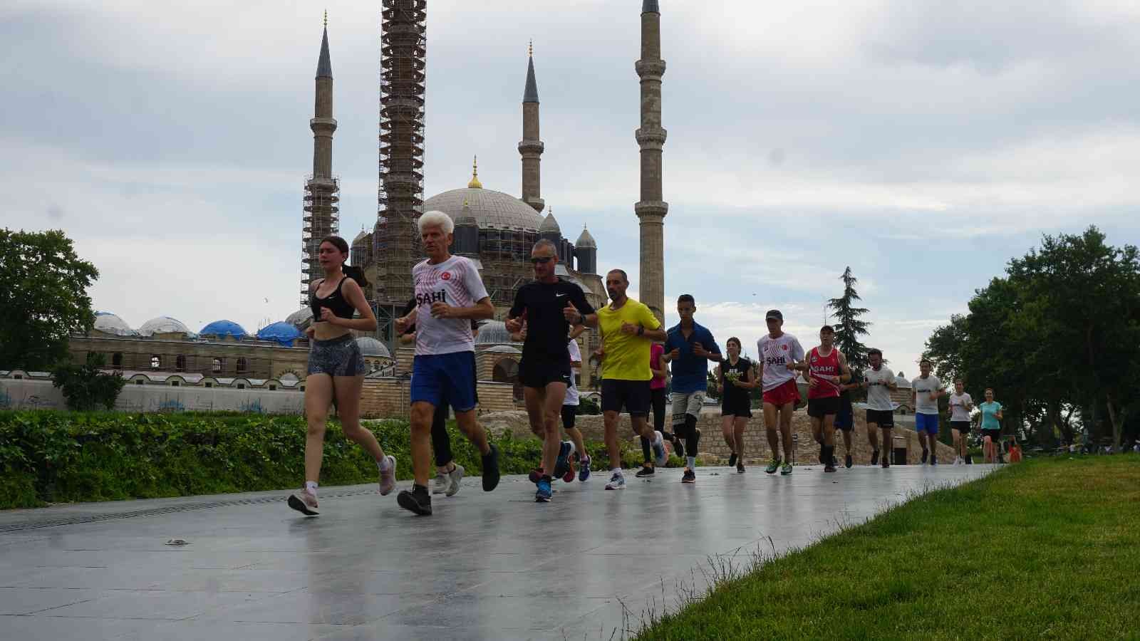 30 Atlet, Mimar Sinanın Ustalık Eseri Selimiye Çevresinde 11 Tur Attı