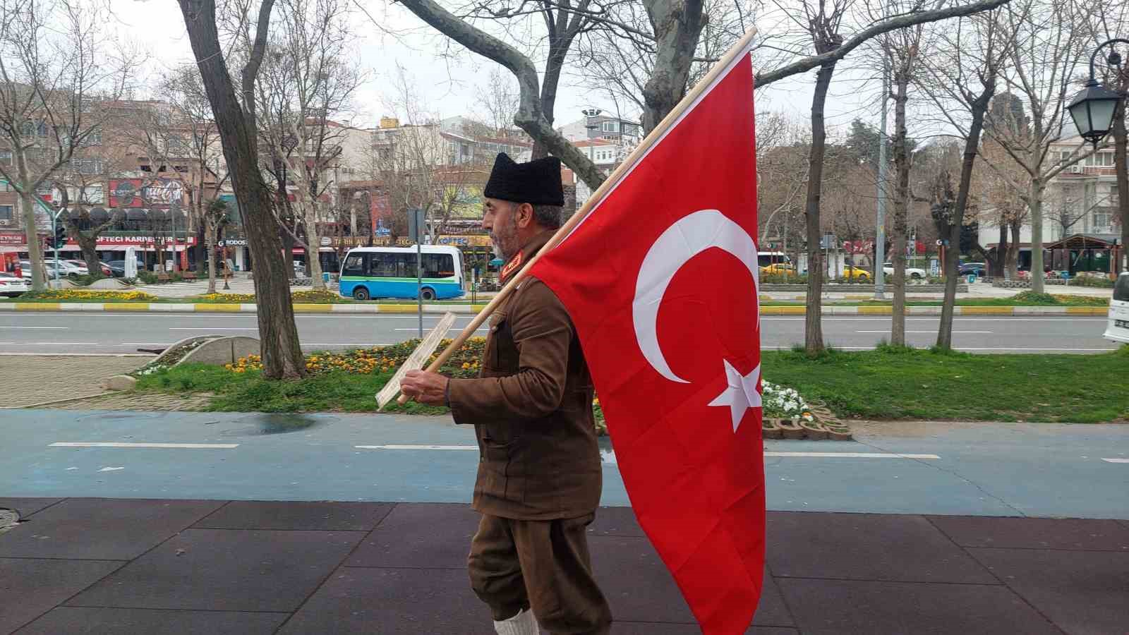 6 Yıldır Türk Bayrağıyla Çanakkaleye Yürüyor