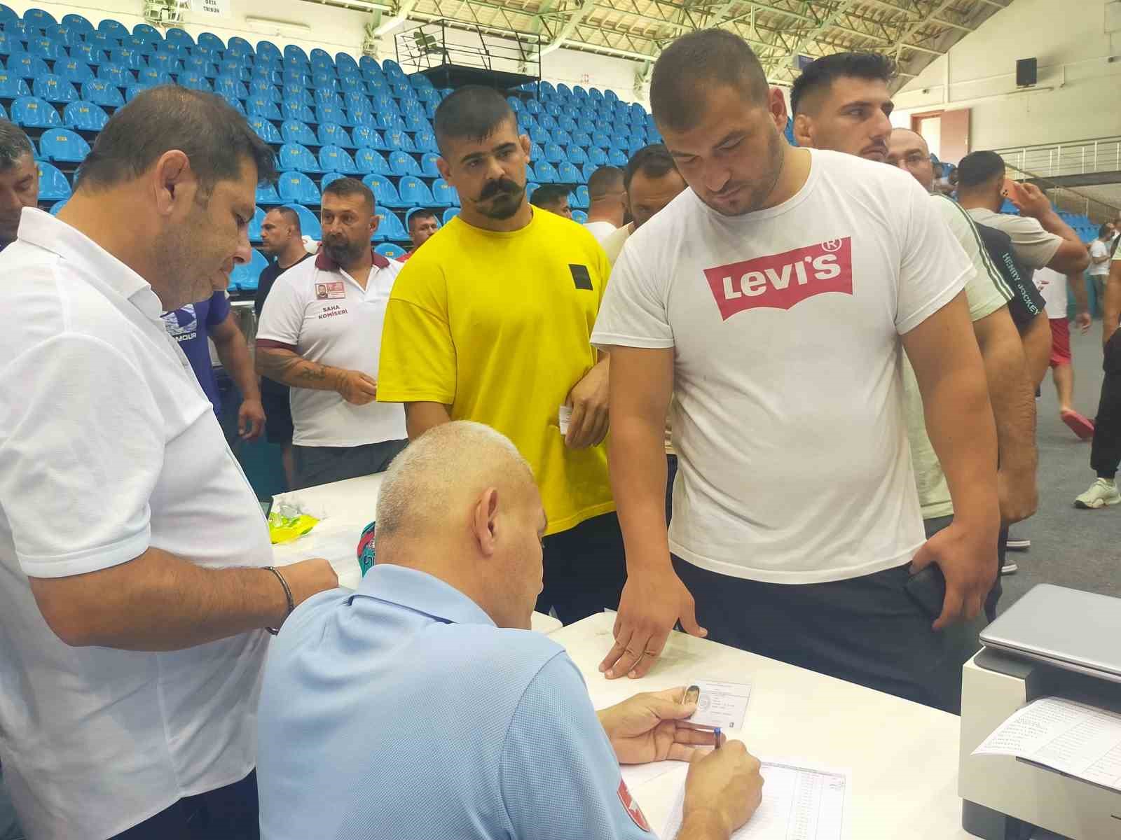 663. Tarihi Kırkpınar Yağlı Güreşlerine 832 Pehlivan Kayıt Yaptırdı
