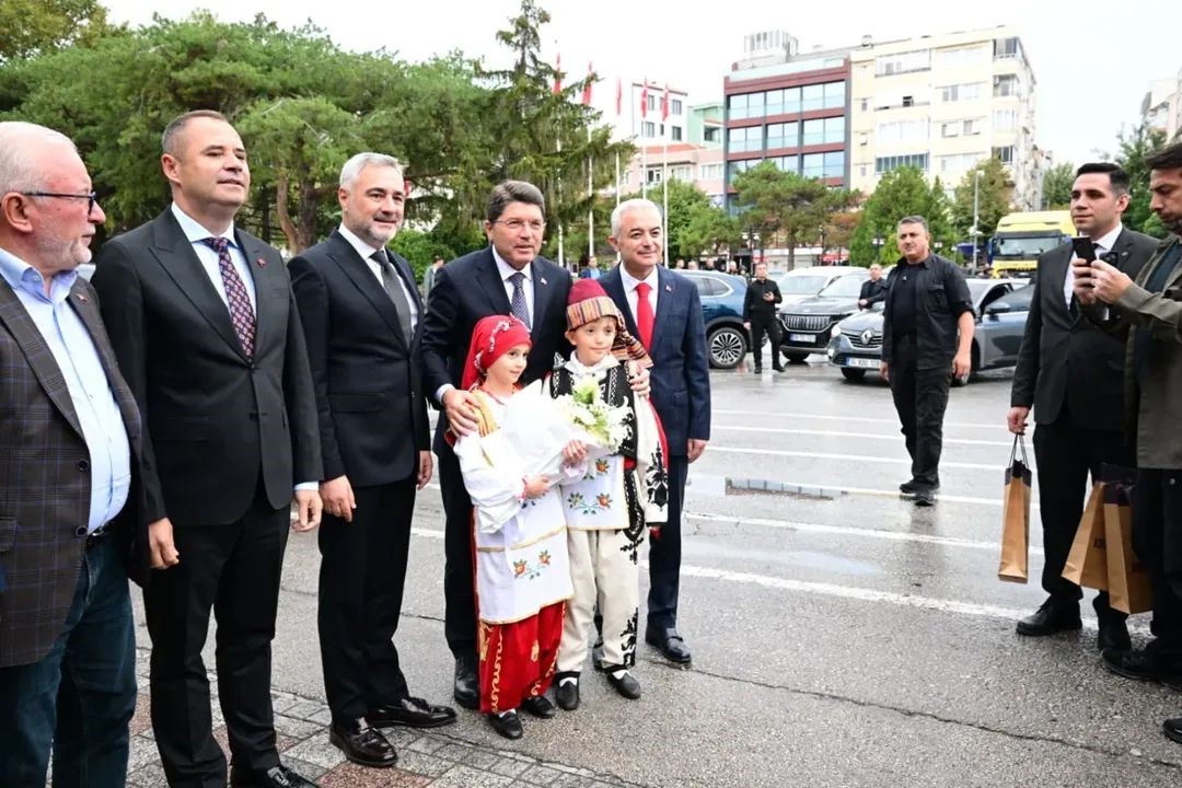 Adalet Bakanı Tunç, Kırklarelinde Temaslarda Bulundu