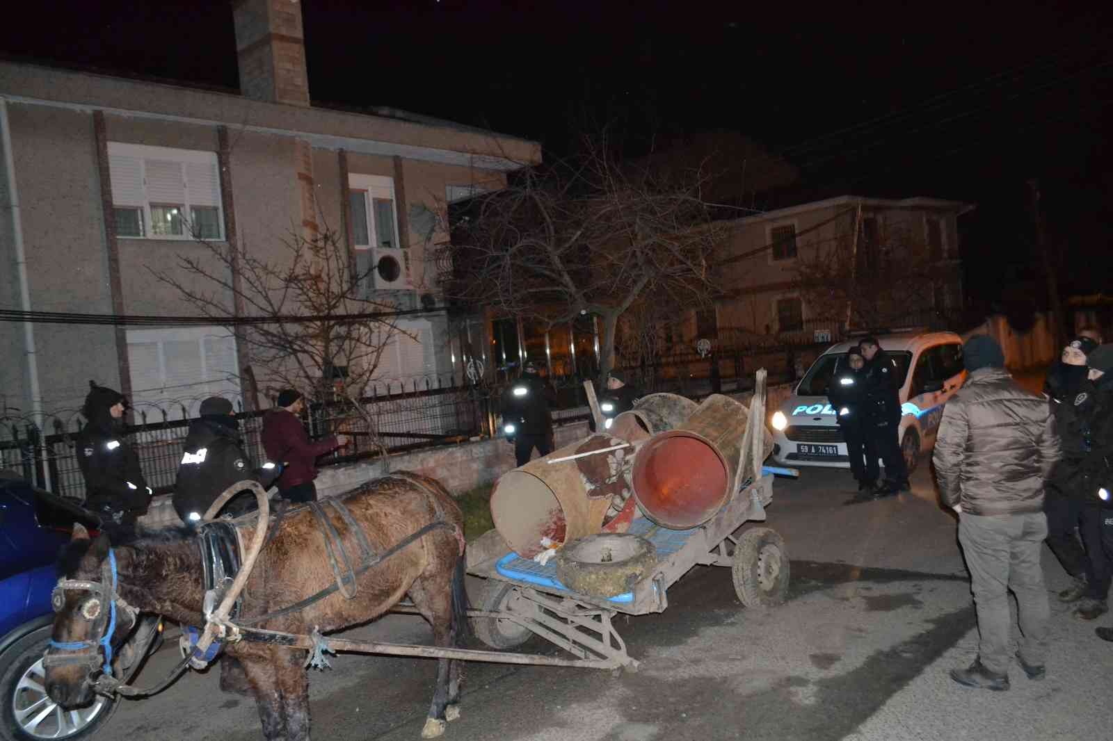 At Arabalı Hırsızlar 2 Ton Çelik Boruyla Bekçilere Yakalandı