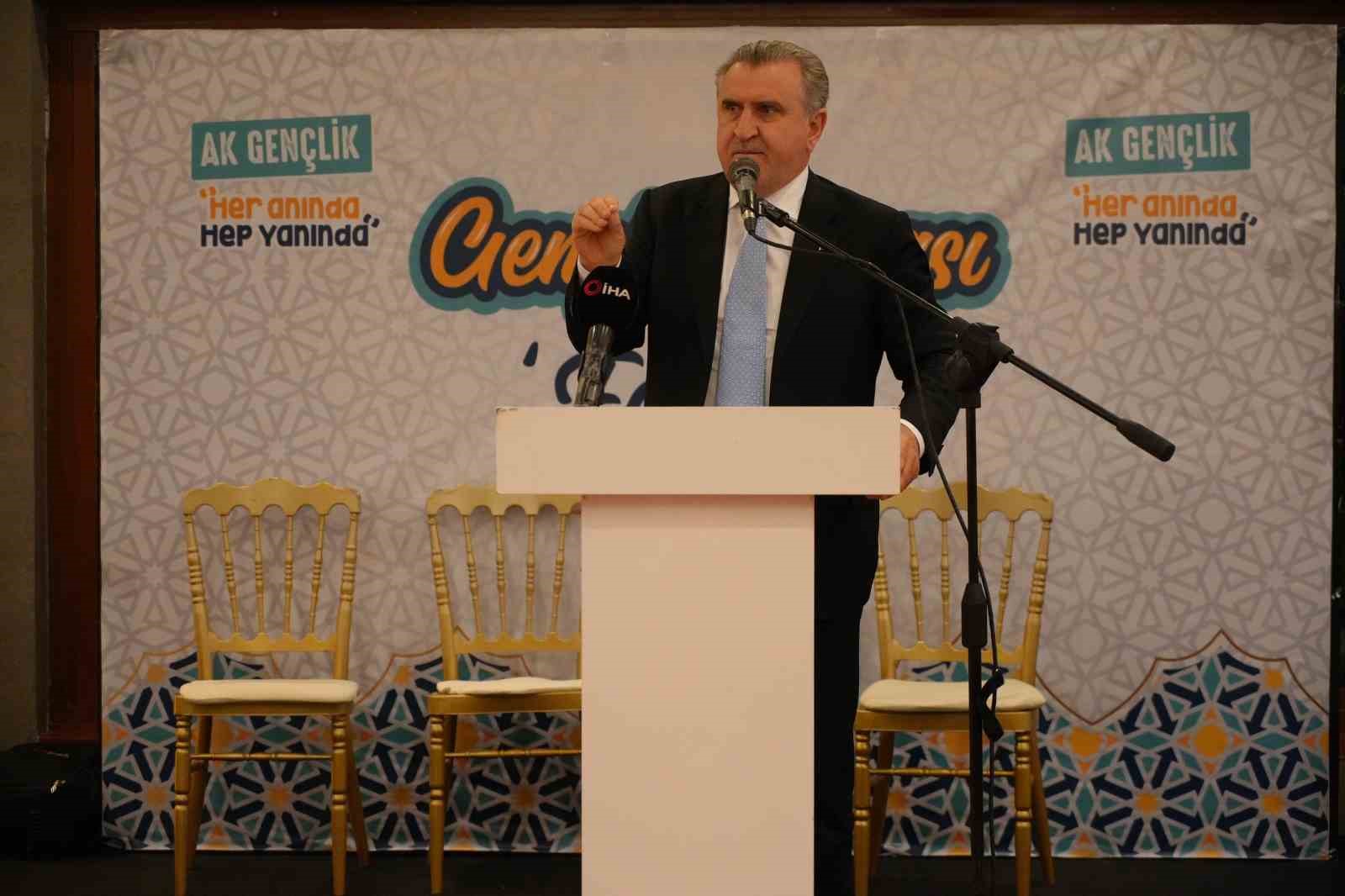 Bakan Bak, Edirnede Gençlerle İftarda Buluştu