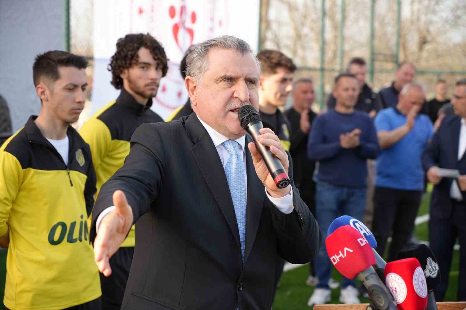 Bakan Bak, Edirnede İnşası Tamamlanan Stadın Açılışını Yaptı