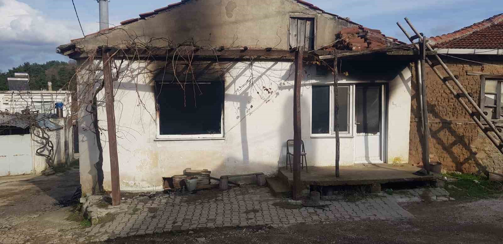 Bayramiçte Ev Yangında 81 Yaşındaki Kadın Hayatını Kaybetti