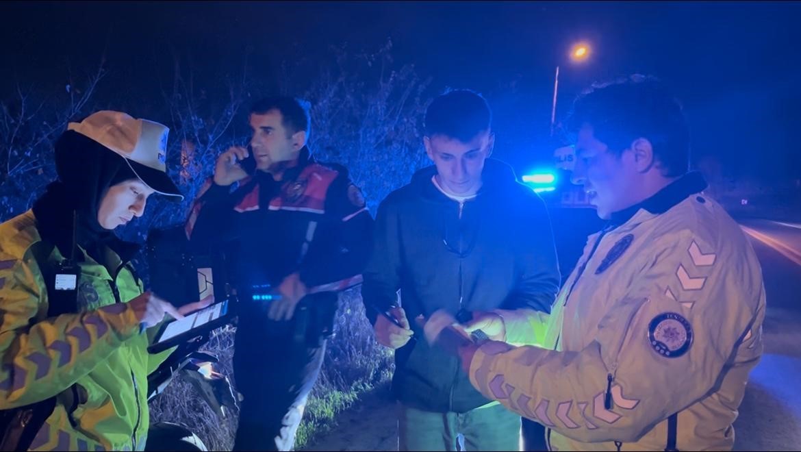 Brezilyaya Gidiyorum Demişti, Üzerine Sürüp Kaçtığı Polise Yakalandı