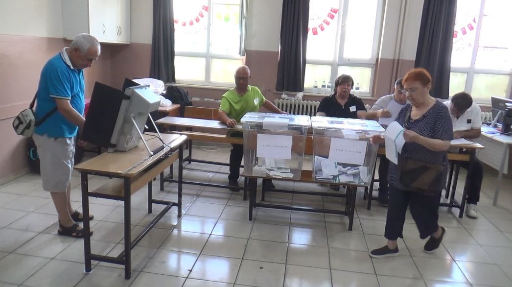 Bulgaristan Seçimleri İçin Elektronik Cihazla Oylar Atılıyor