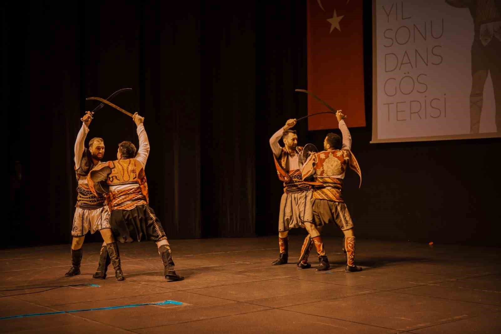 Bursa Gala Kültür Sanat Merkezinin Dans Gösteresi Sanatseverlerle Buluştu