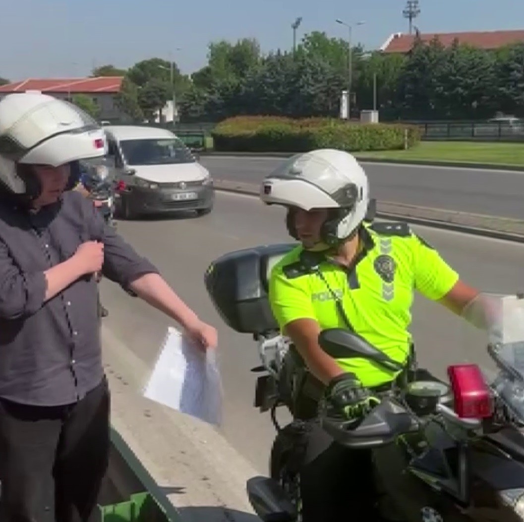 Bursada Geç Kalan Öğrencileri Yine Motosikletli Polisler Yetiştirdi