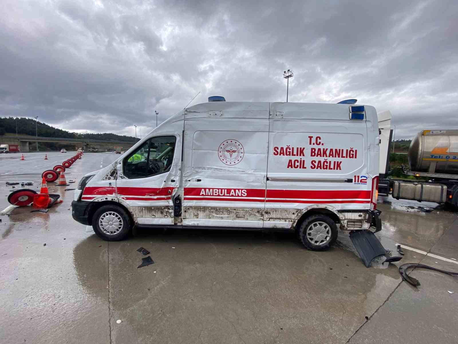 Bursada Hastaneden Dönen Ambulansa Tır Çarptı