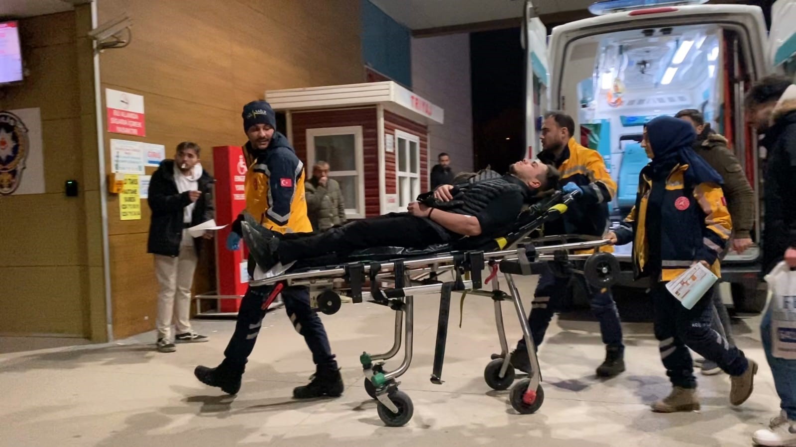 Bursada İki Grup Arasında Çıkan Kavgada Bıçaklar Konuştu: 2 Yaralı