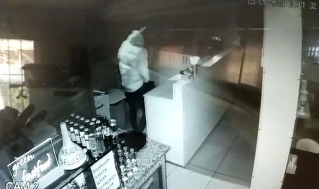 Bursada İşyerinde Hırsızlık Güvenlik Kamerasına Yansıdı