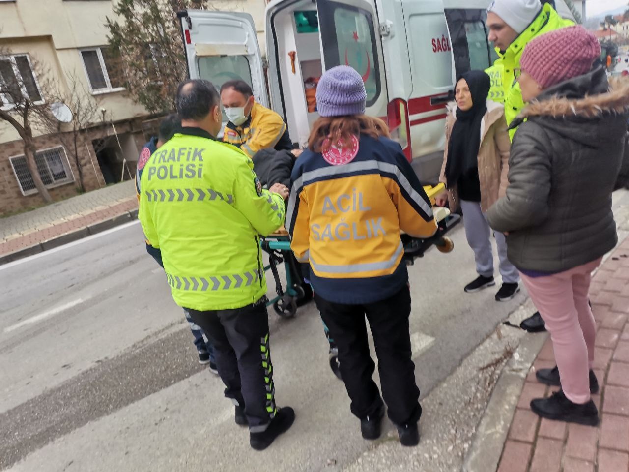 Bursada Kaldırıma Çarpan Motosiklet Sürücüsü Yaralandı
