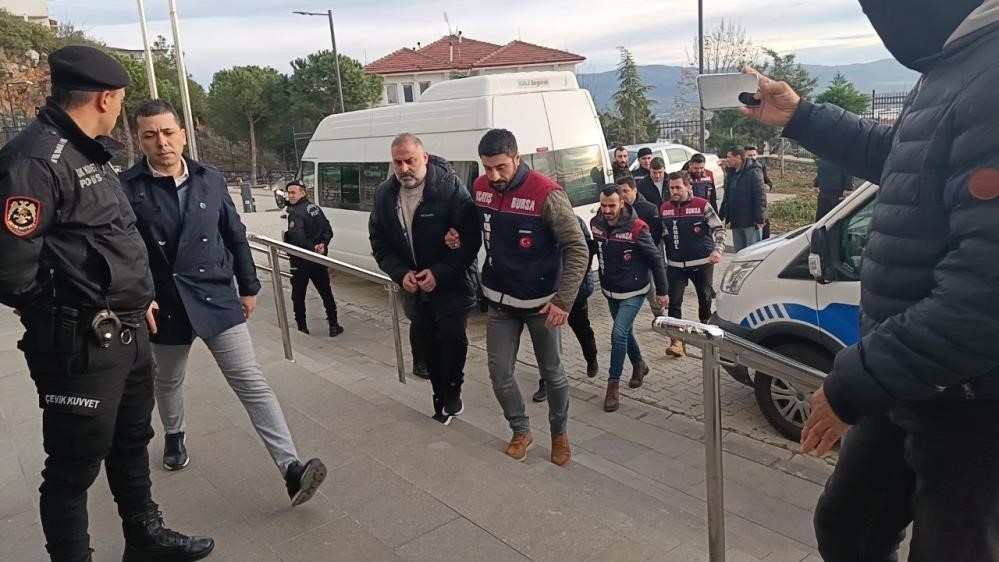 Bursadaki Kuyumcu Fonu Sanıkları Adliyeye Sevk Edildi: 6 Şüpheliden 3Ü Tutuklandı