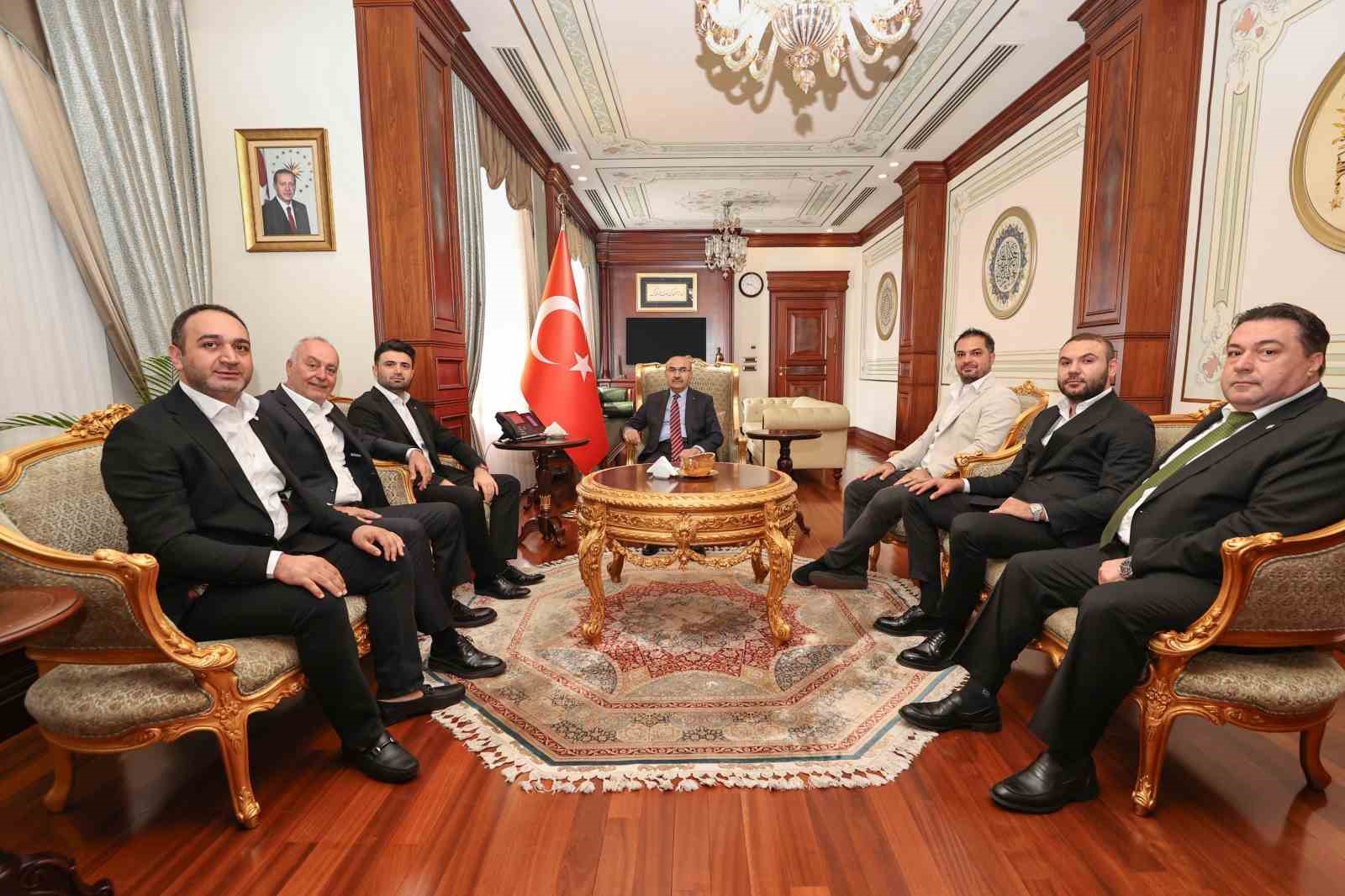 Bursaspor Yönetimi, Bursa Valisi Mahmut Demirtaşı Ziyaret Etti
