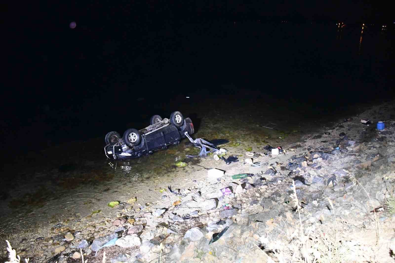 Çanakkalede Otomobil Denize Uçtu, Sürücü Hayatını Kaybetti