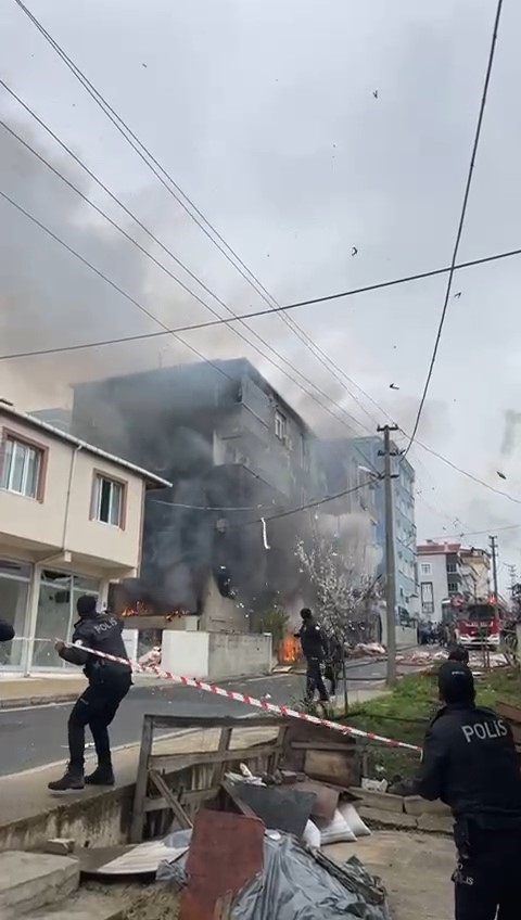 Çerkezköydeki Doğal Gaz Patlamasının İlk Anları Böyle Görüntülendi: Ortalık Savaş Alanına Döndü