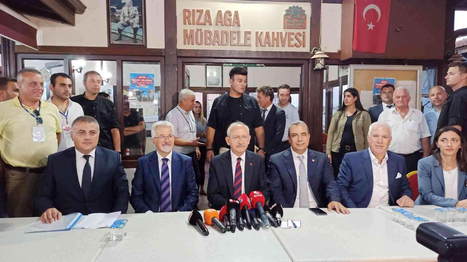 Chp Genel Başkanı Kılıçdaroğlu, Muhtarlar Ve Vatandaşlarla Buluştu