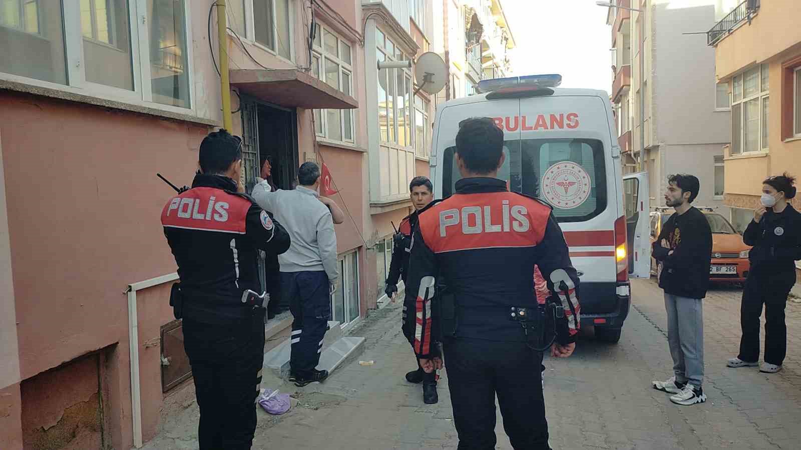 Çocuğunu Okuldan Almaya Gitmeyince Şüphelendiler, Evinde Ölü Bulundu