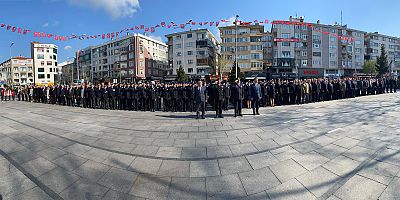 ÇORLU’DA POLİS HAFTASI DOLAYISIYLA ÇELENK SUNMA TÖRENİ DÜZENLENDİ