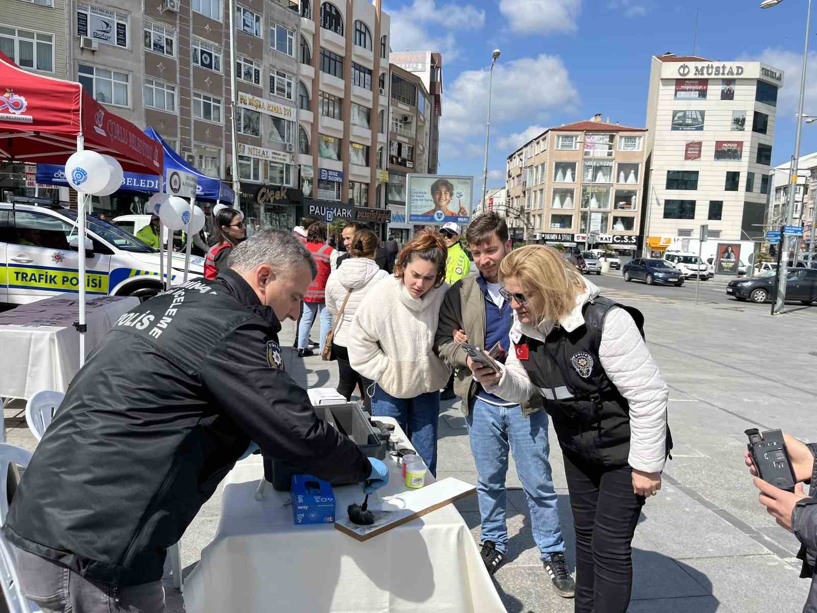 Çorlu Emniyeti Vatandaşları Bilgilendirdi