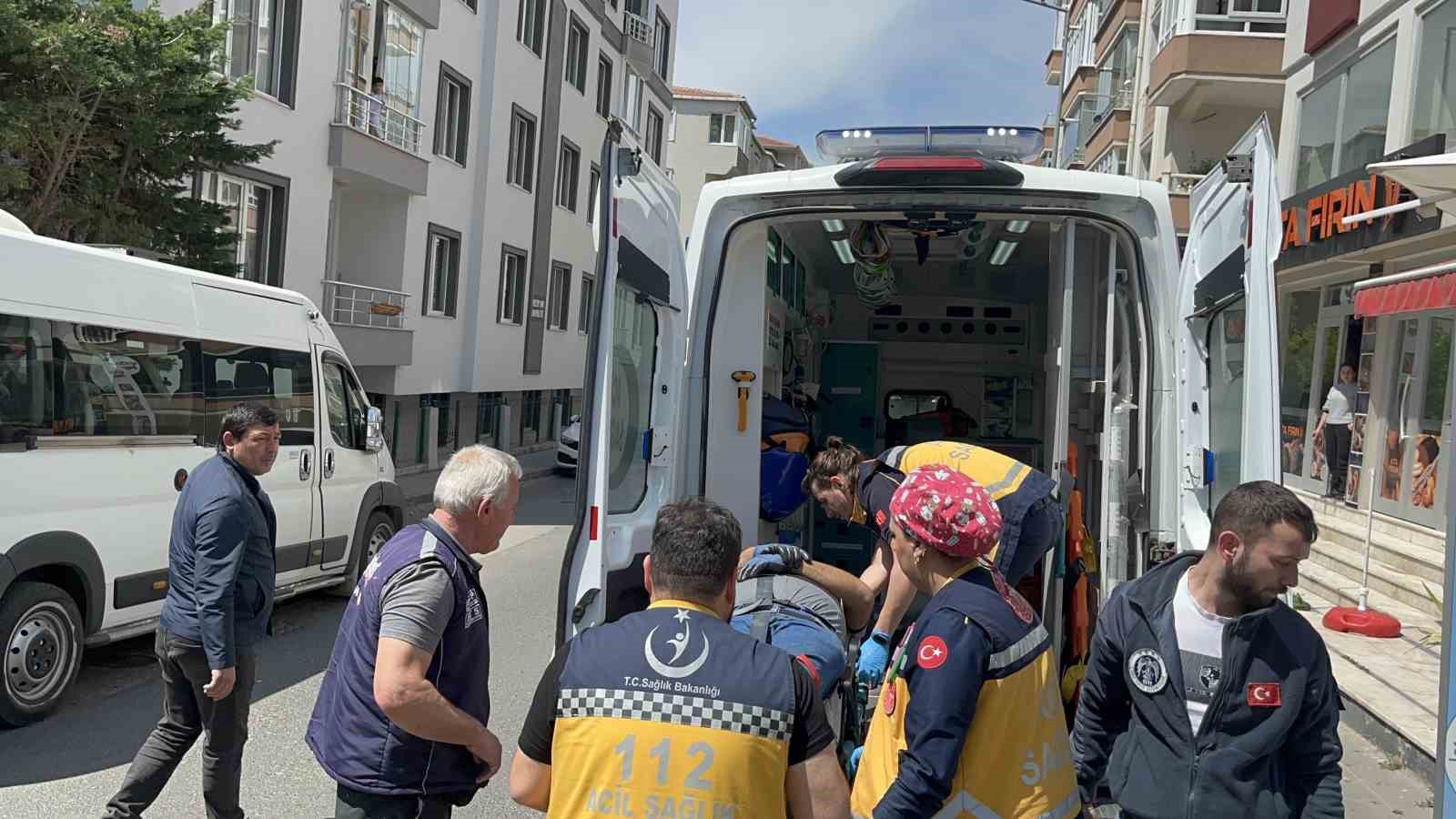 Çorluda 1,5 Metre Yükseklikten Düşen İşçi Yaralandı