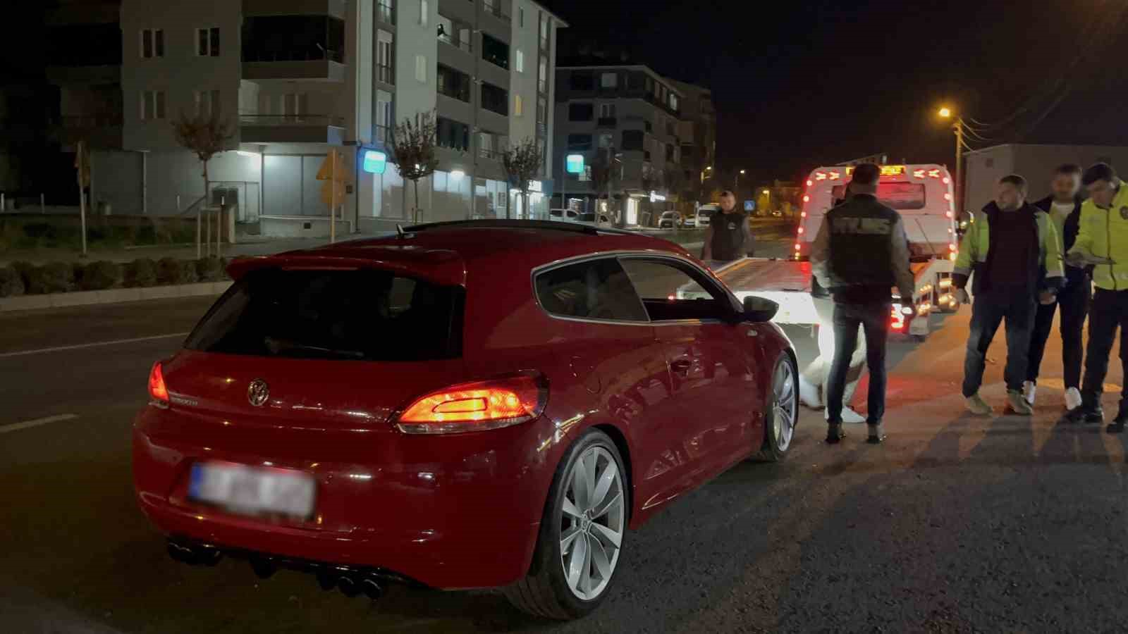 Çorluda Abart Egzozla Gezen Aracın Sürücüsüne Ceza Kesildi