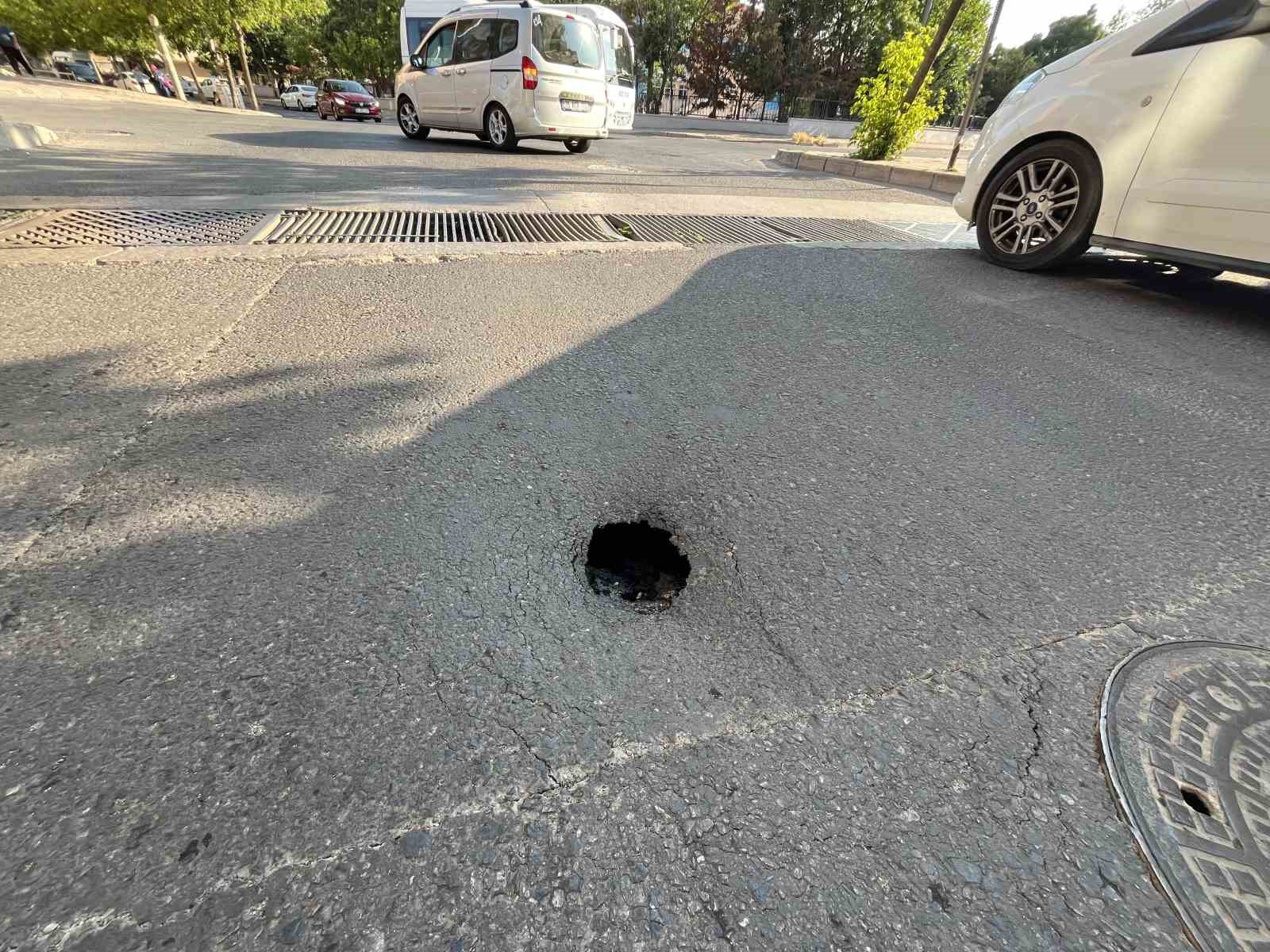 Çorluda Çukura Düşen Araç Hasar Gördü