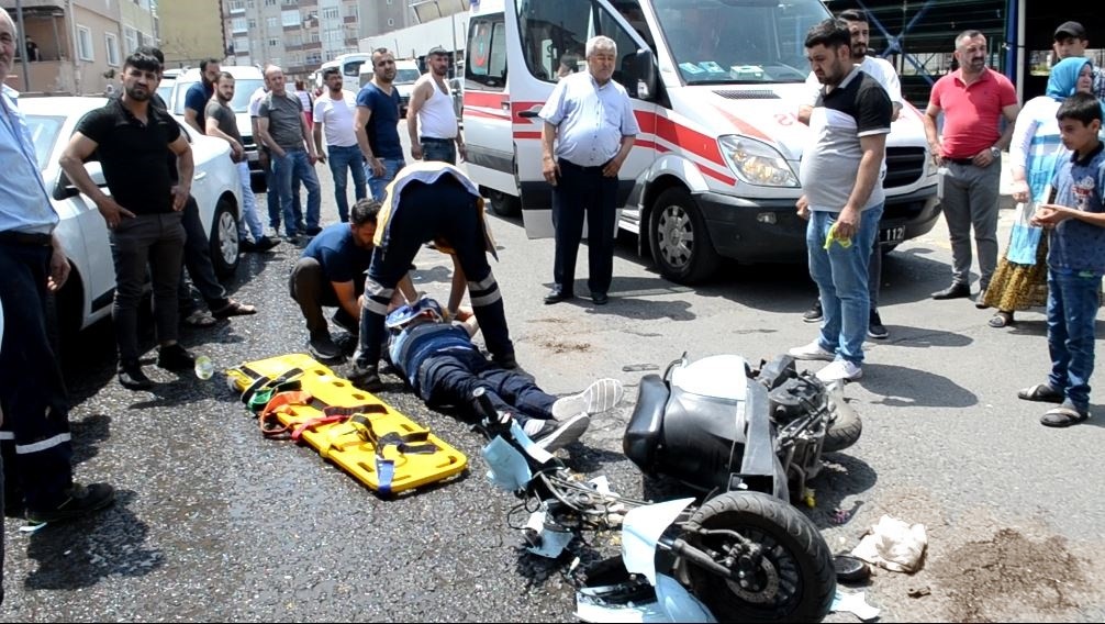 Çorluda İki Motosikletin Kafa Kafaya Çarpıştığı Feci Kaza Kamerada: 3 Yaralı