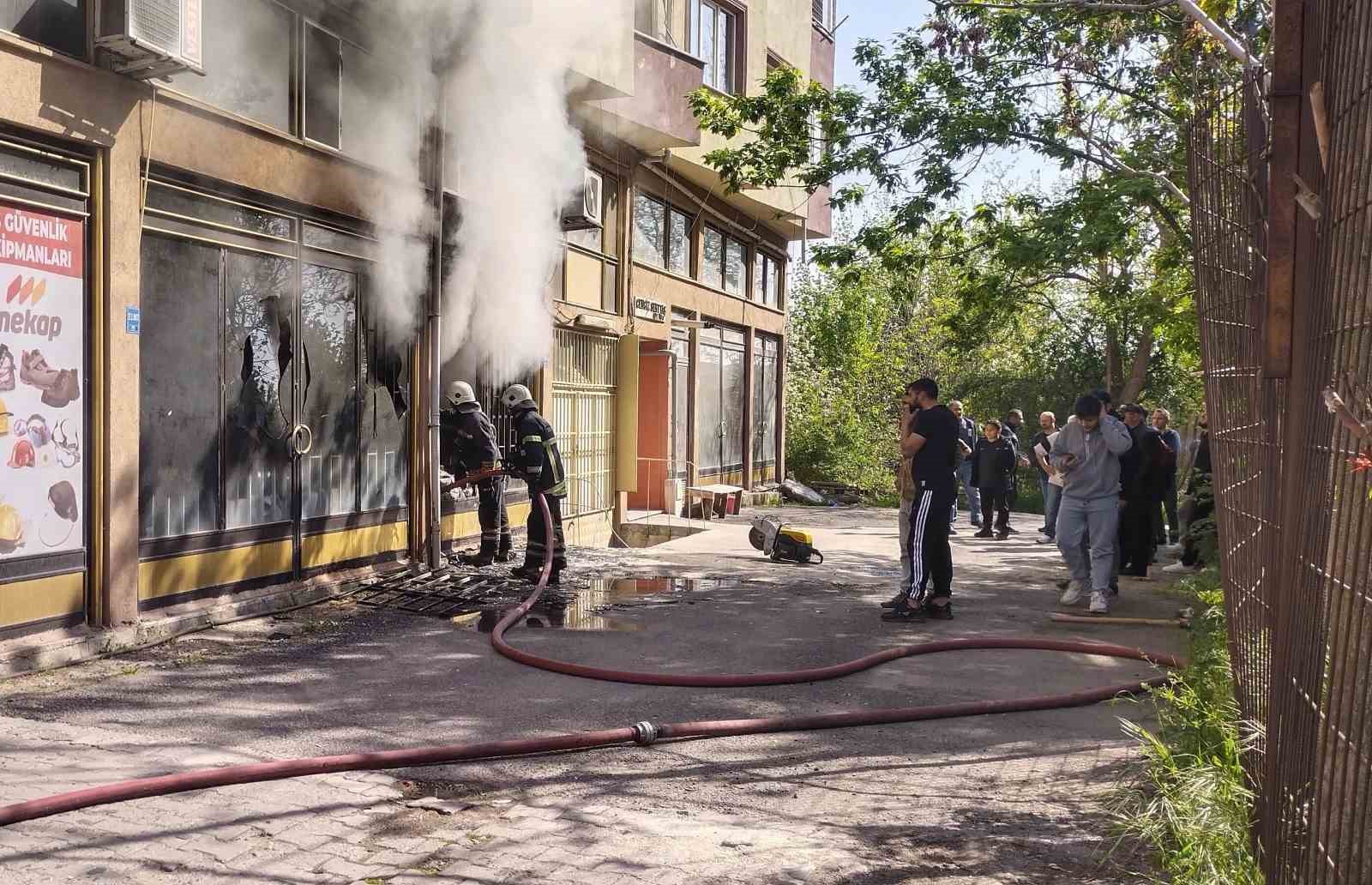 Çorluda İşyeri Yangını