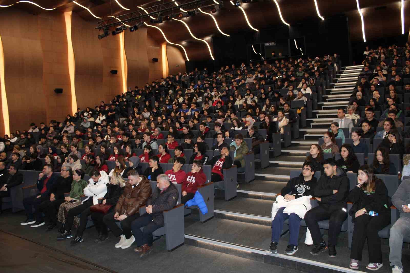 Çorluda Öğrencilere Yapay Zeka Ve İnsanlığın Geleceği Anlatıldı