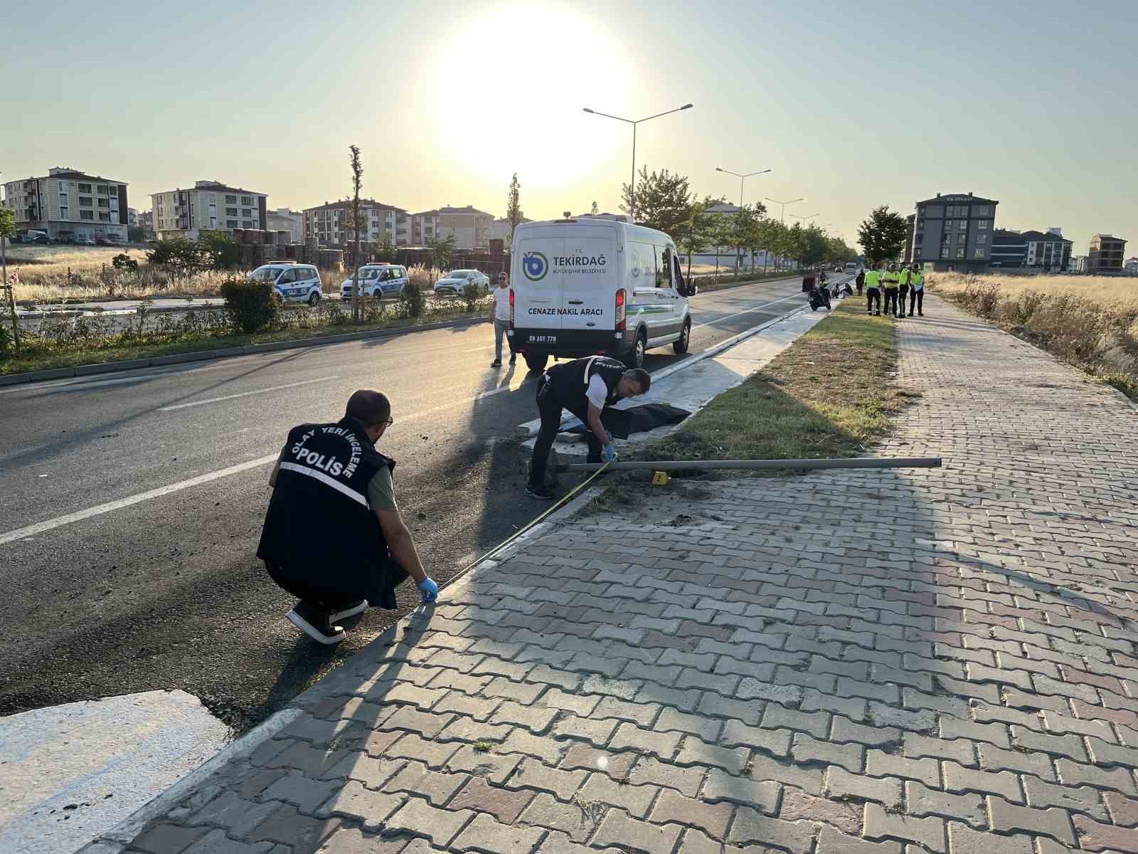 Çorluda Sabaha Karşı Korkunç Kaza: 14 Yaşındaki Sürücü Hayatını Kaybetti, Yolcu Ağır Yaralandı