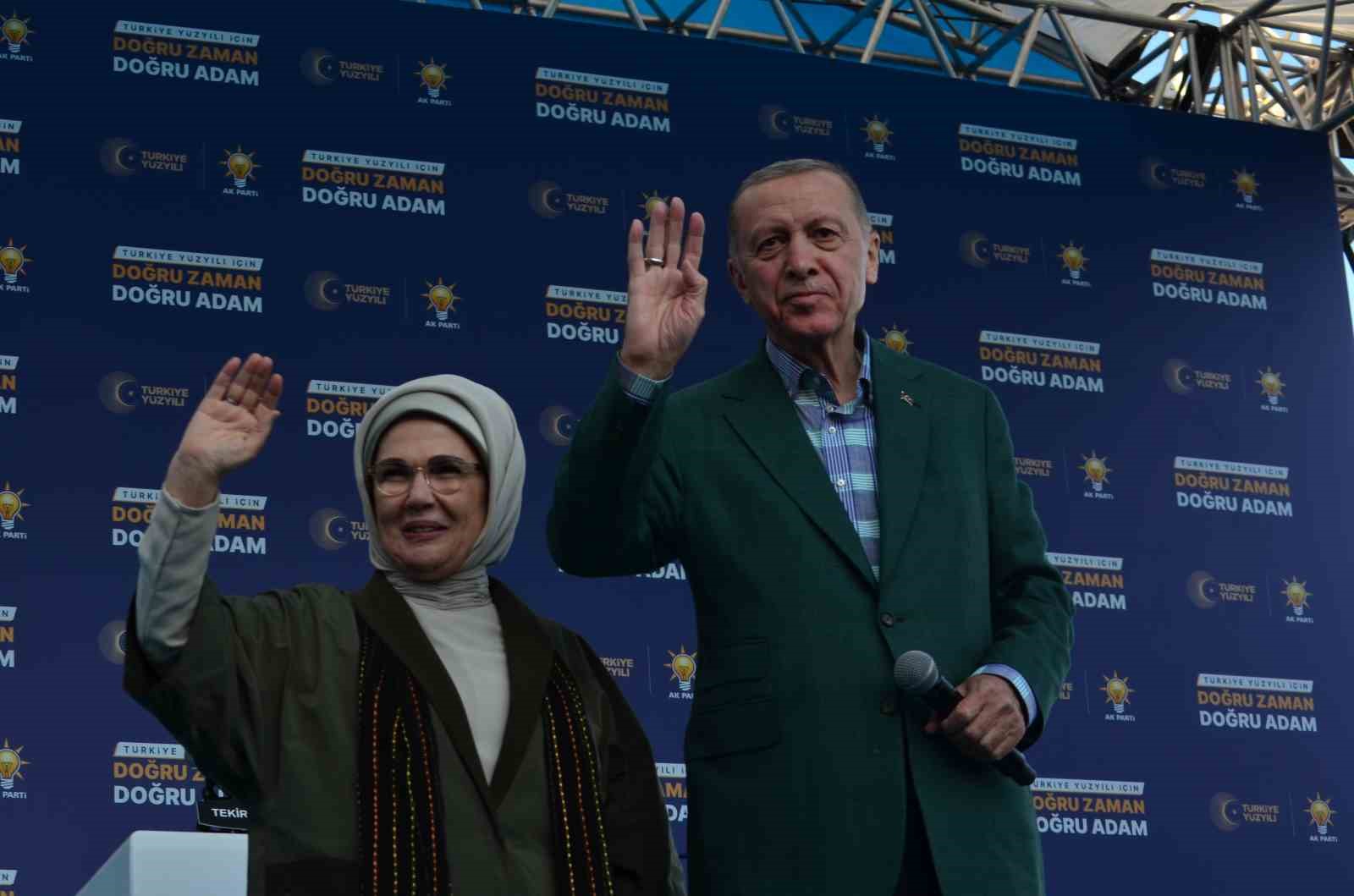 Cumhurbaşkanı Erdoğan, Tekirdağlılarla Birlikte Şarkı Söyledi