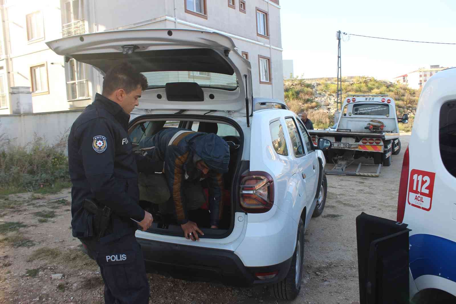 ‘Dur İhtarına Uymayan Araçtan Kaçak Göçmenler Çıktı