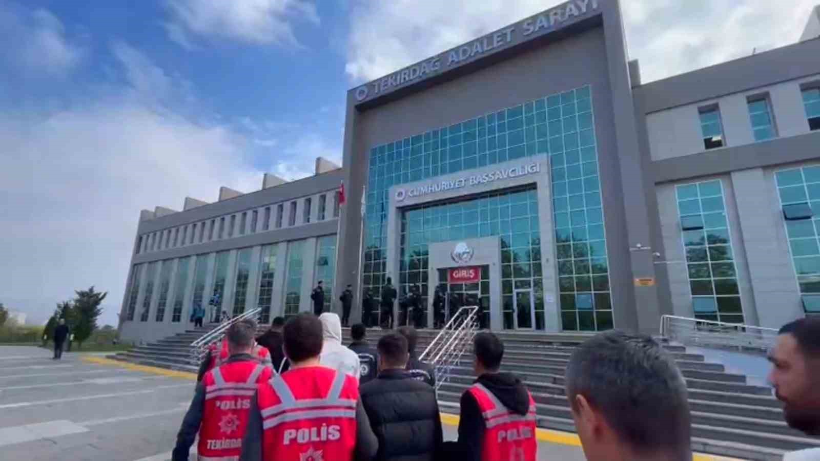 Düzensiz Göçmen Kaçakçılarına Yönelik Dev Operasyon: 27 Organizatör Yakalandı