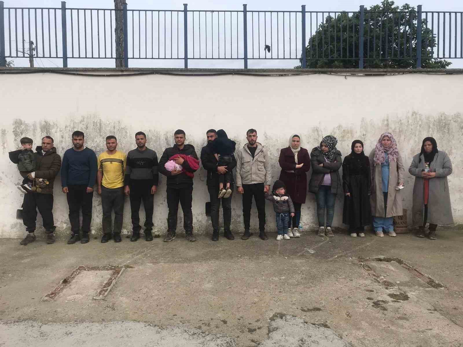 Edirnede 16 Düzensiz Kaçak Göçmen Yakalandı