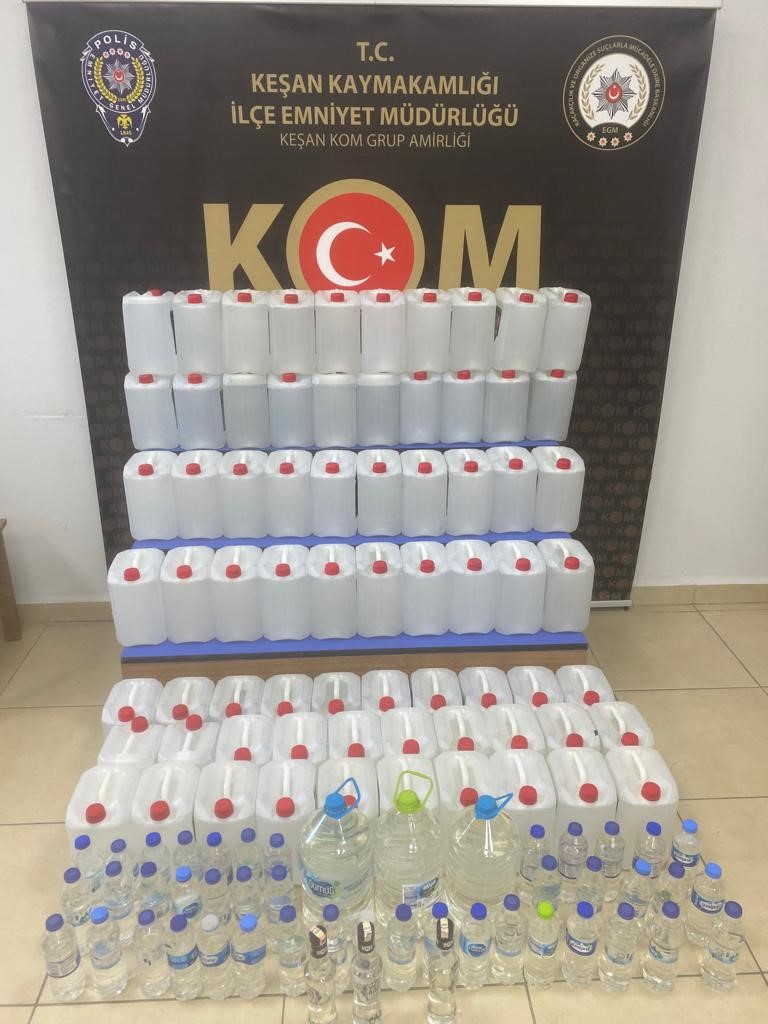 Edirnede 387 Litre Sahte Alkol Ele Geçirildi