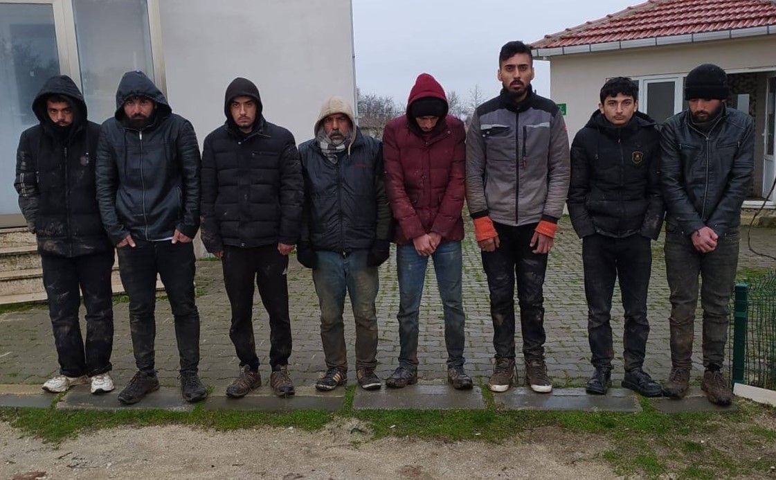 Edirnede 8 Düzensiz Kaçak Göçmen Yakalandı