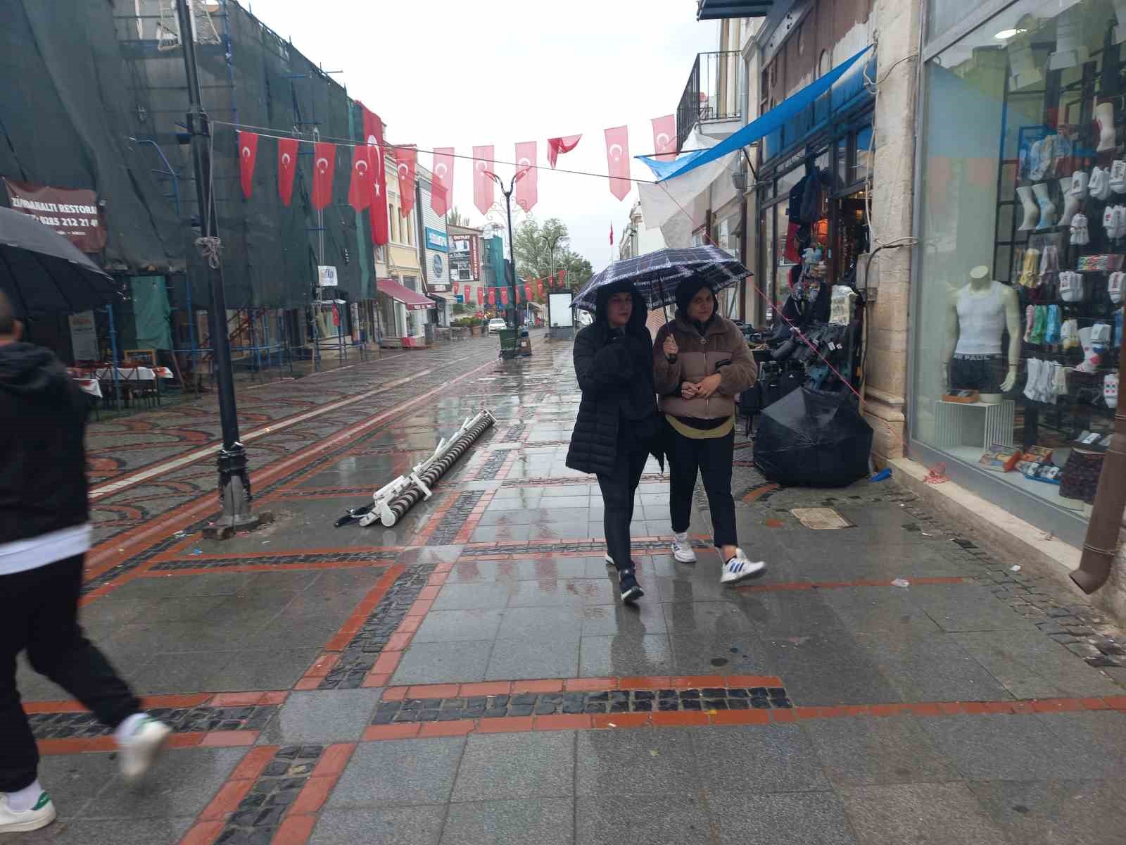 Edirnede Beklenen Yağmur Başladı